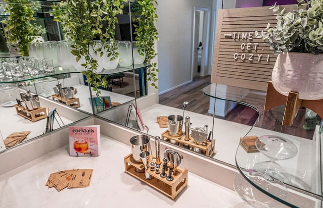 New Listing! Stylish 4 Bdrm W/pool and Game Room - Foto 25