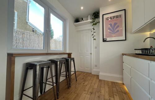 Restored Victorian Home with Private Garden - Foto 15