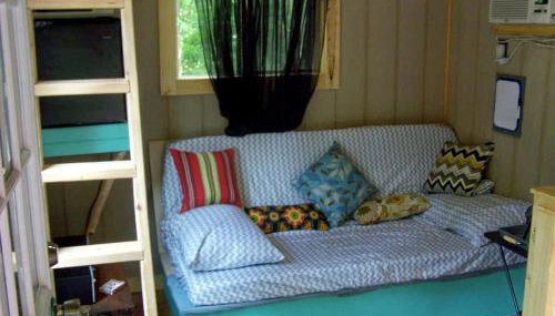 Cozy Backstage Tiny House Near Old Hickory Lake – Pet-Friendly, Private Deck, Breakfast Included - Photo 2