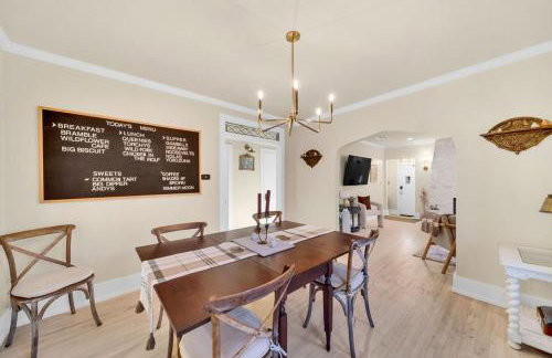 Fully Restored cottage, AMAZING game room, hot tub - Foto 44