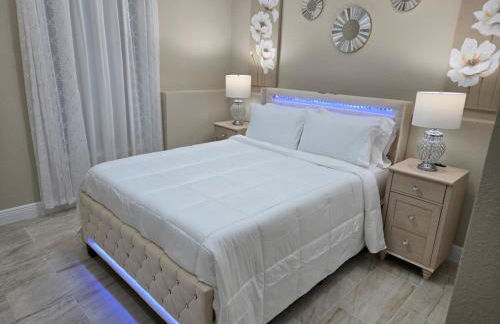 This luxury basement is the perfect getaway - Foto 20