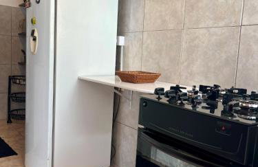 Casa estilo chale dúplex com 3 quartos, churrasqueira, balanço, chuveirão e a uma quadra da praia - Foto 4