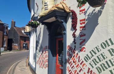 West Street Views #1 - Peaceful town centre apartment - Photo 13
