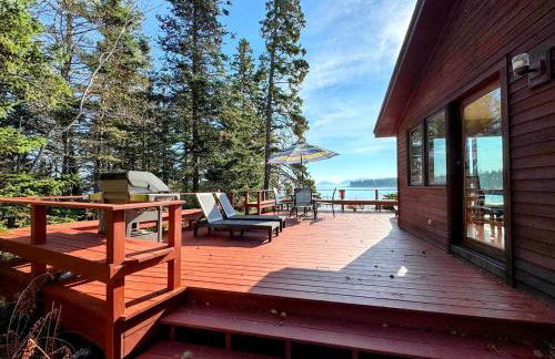 Charming Waterfront Sea Cottage with Private Beach near Bar Harbor, Hancock Maine - Photo 25