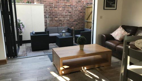 No 4 Elizabeth Street - Photo 1, Garden