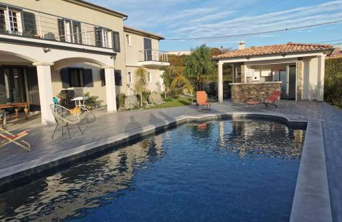 Rez de maison neuve Piscine WiFi Poolhouse en Pierre - Foto 3