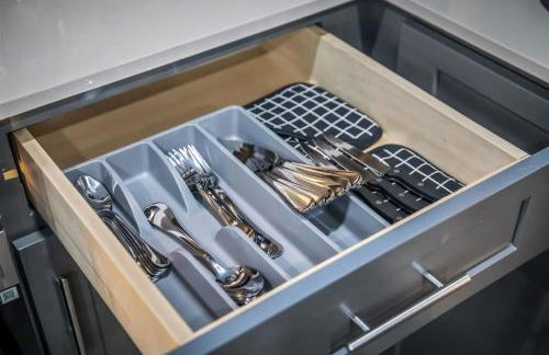 Apt+ 2 Queens+Bunkbed+Free Parking 55"TV - Photo 50