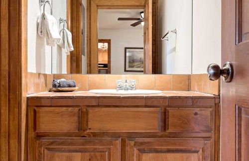 Impressive Modern Cabin with Beautiful Interior and Exterior in Ingram, Texas - Foto 38