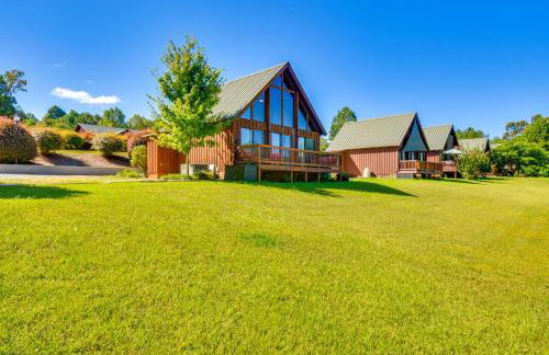 Walk to Lake Keowee Idyllic Six Mile Cabin! - Foto 24