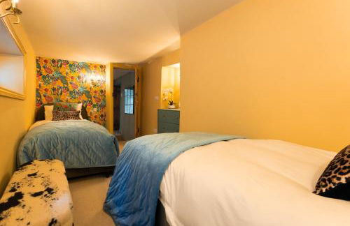 St James Cottage - Luxurious Dorset Escape in Idyllic Milton Abbas - Photo 24