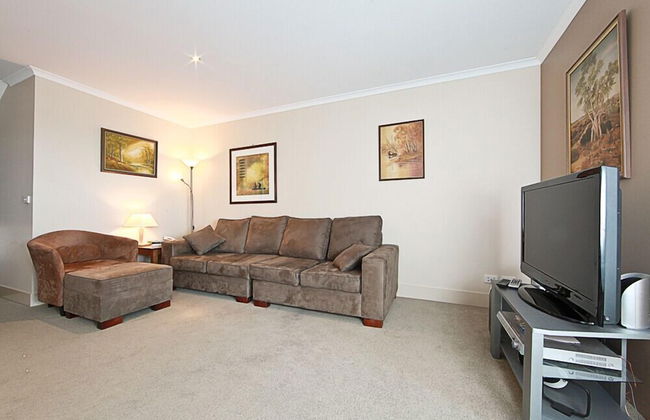 Accommodate Canberra - The Avenue - Photo 12