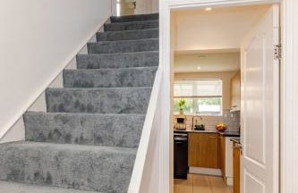 Modern & Spacious 3BR House Bracknell - Berkshire - Photo 26