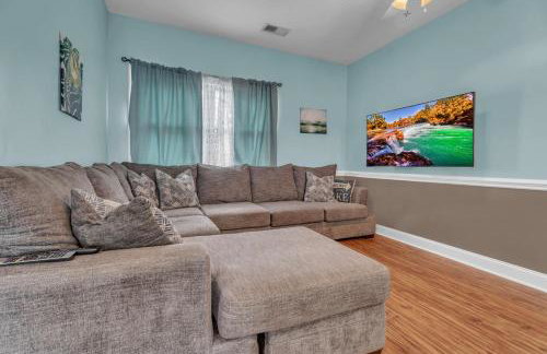 Lakefront Getaway with Dock Pool Sunset Games - Foto 9