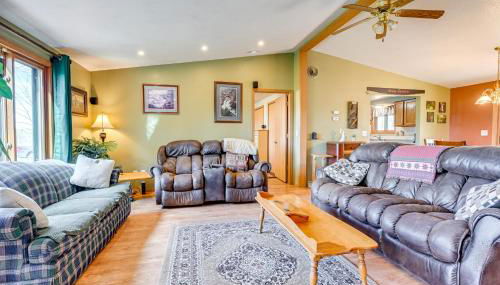 Furnished Deck with Forested Views Manawa Home! - Foto 4