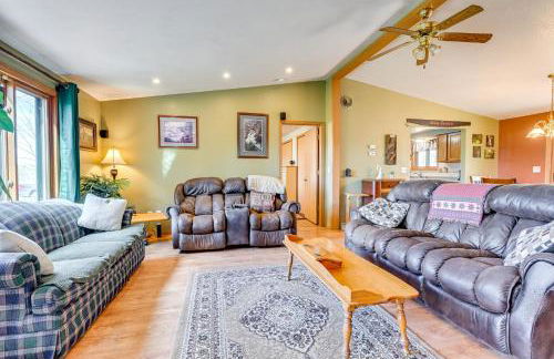 Furnished Deck with Forested Views Manawa Home! - Foto 4