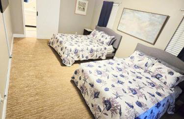 5 Mins from beach and has pool, hot tub, games, pet friendly - Foto 23