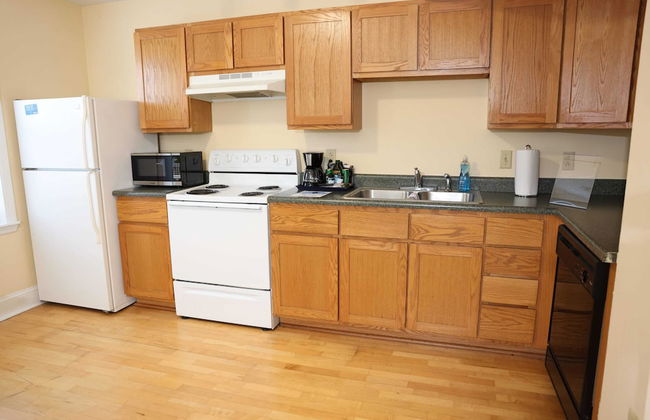 Close to Campus Student Housing - Amenities - Photo 4