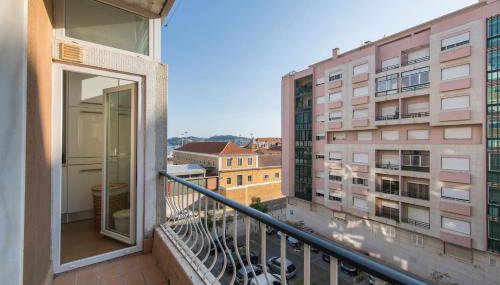 Belem 2BR with Balcony & City Views by LovelyStay - Foto 2