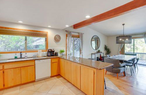 Ping-Pong and Private Hot Tub Family Cabin in Bend! - Foto 9