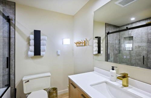 Modern Home Walk to Downtown, Hot Tub & GameRoom - Foto 38