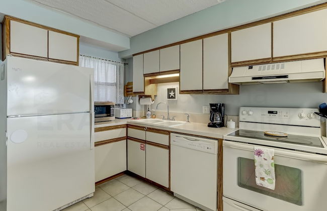 Convenience Direct Oceanfront Condo with Private Balcony by RedAwning - Photo 13