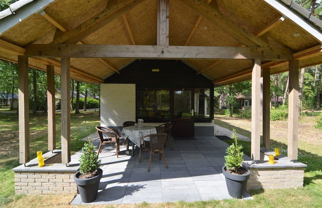 Detached Bungalow With Lovely Covered Terrace - Photo 10