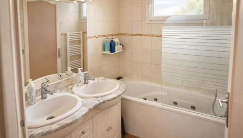 Chambre tout confort Saphir 1 à 3 P dans belle maison - Foto 2