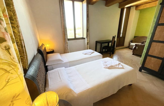 Spoleto Tranquilita Sleeps 20 With Wifi Pool Yoga Studio Gardens and Views - Photo 10