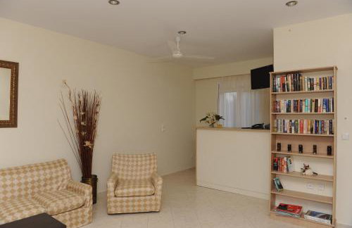 Yolanda Studios - Photo 23