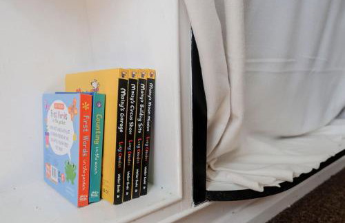 Spacious 6 bedroom House in Dudley with optional Nursery-Drive and Garage-Families and Contractors Welcome - Foto 43