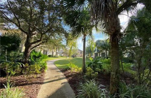 Quiet Disney Condo w/ Balcony ~ 2 Miles to Disney World! - Foto 35