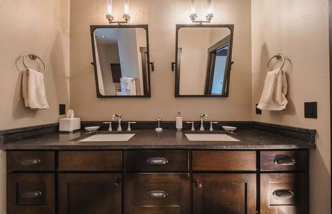 Chateau Fortine Retreat for 6! - Photo 25