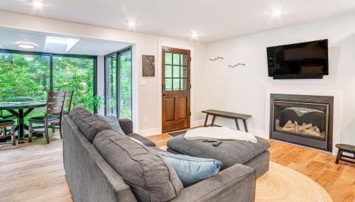 Sawyer Retreat with Fire Pit Less Than 2 Mi to Beaches! - Foto 3