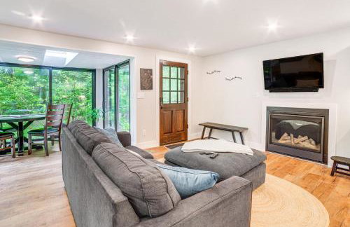 Sawyer Retreat with Fire Pit Less Than 2 Mi to Beaches! - Foto 3