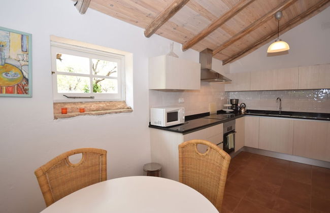 Elegant Loule Mansion With Pool - Photo 6