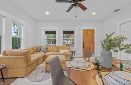 Mid-Century Modern Retreat by Coffee, Food + Shops - Foto 31