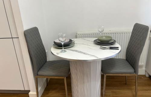 Central 1-Bed Apt for 4 Near Transport & Shops - Foto 14