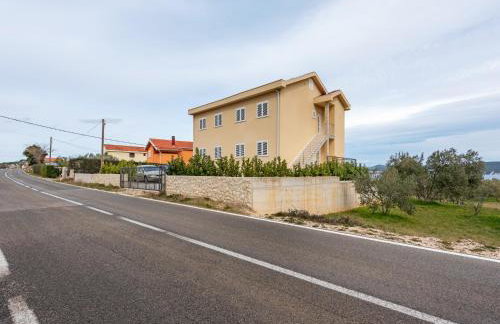 Simplistic Apartment in Neviđane near Sea Beach - Foto 40