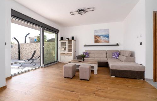 Villa Rosemary -semi-detached villa with a pool and a panoramic view, close to a sandy beach - by TRAVELER tourist agency Krk - Foto 28