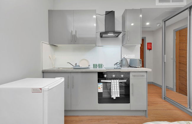 Ilford - East London Apartment - Greater London - Photo 6