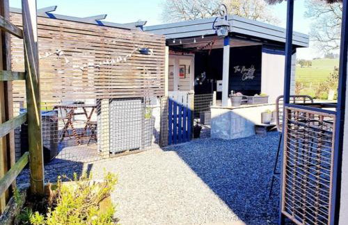 Romantic Rural Lodge - Private Outdoor Kitchen & Cosy Covered Lounge - Perth and Kinross - Hot Tub not included - Foto 11