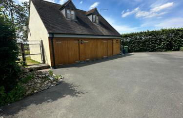 Stunning studio flat with dedicated private garden - Photo 29