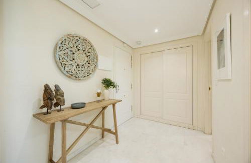 Coastal apartment, with swimming pools and close to the beach, in the tourist Bahia de Marbella - Photo 11