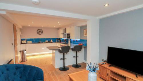 Blue Peter Engine Shed - Photo 5