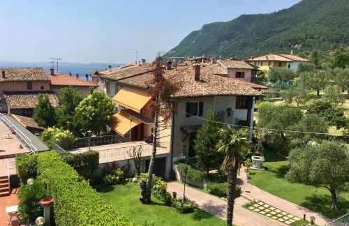 Casa con ampio terrazzo, vista lago e giardino - Foto 56