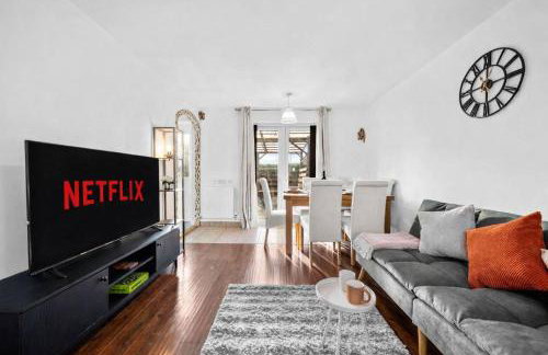 Stylish 3BR Home - Sleeps 7 - 15 Min to City Centre, Parking Garden & Fast Wi-Fi - Foto 5