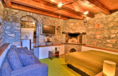 Avgonima All Seasons Hotel - Photo 9