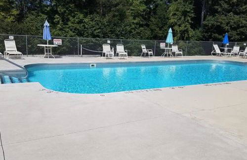 1 Bedroom Log Cabin on Lake James-Private Resort Amenities - Foto 11