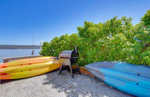 Waterfront Gem with 2 Patios on Camano Island - Foto 28