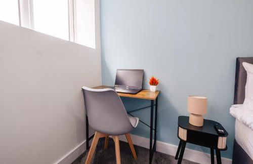 8 Bedroom, 8 En suite, 12 beds, Fast Wifi, Contractors, Parking - Foto 9